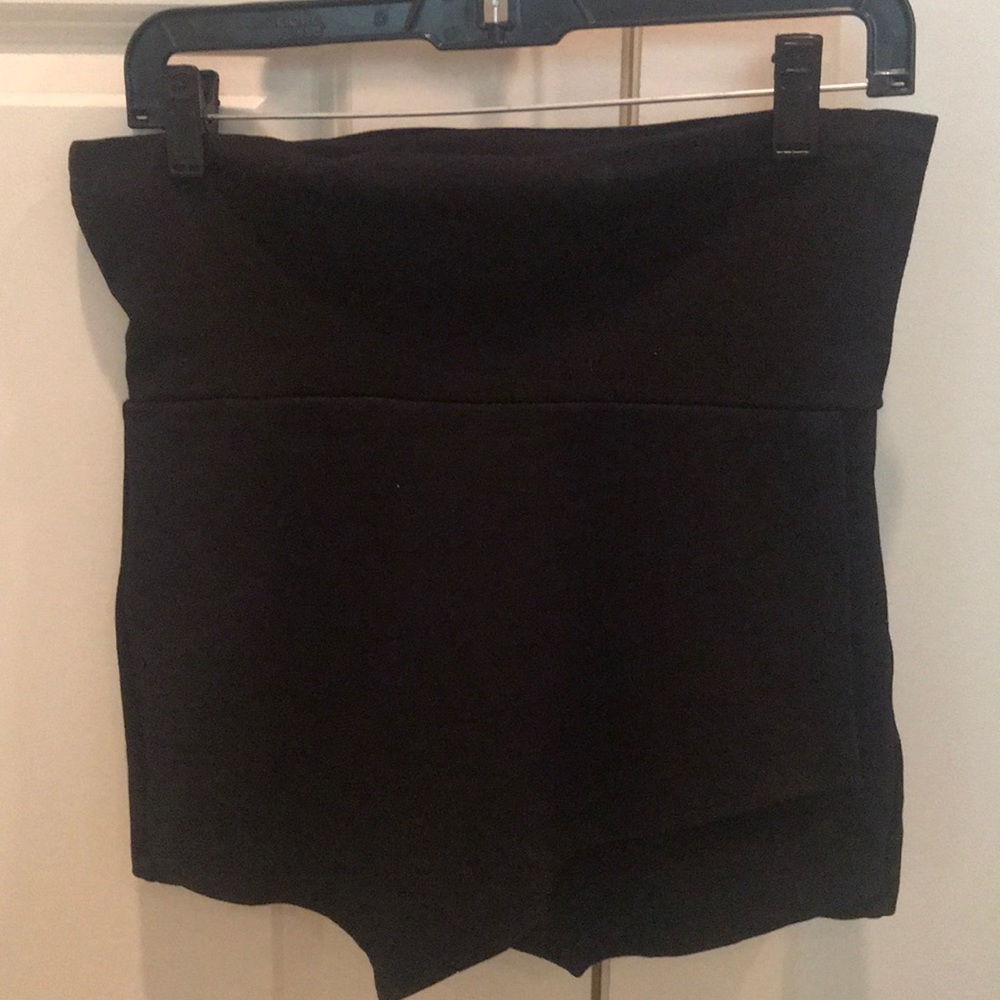 Black boutique envelope skirt